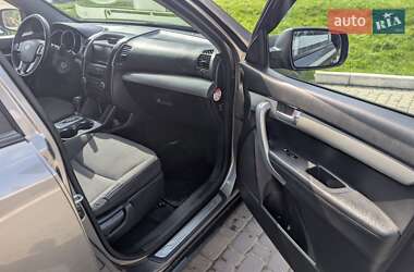Позашляховик / Кросовер Kia Sorento 2011 в 