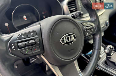 Позашляховик / Кросовер Kia Sorento 2017 в 
