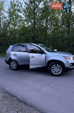 Позашляховик / Кросовер Kia Sorento 2012 в 