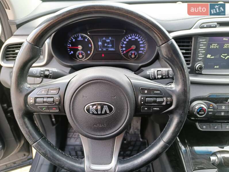 Внедорожник / Кроссовер Kia Sorento 2015 в Николаеве