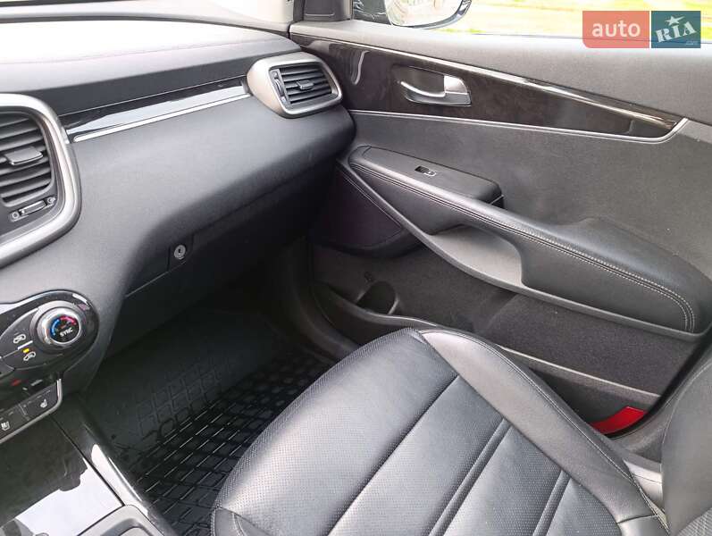 Внедорожник / Кроссовер Kia Sorento 2015 в Николаеве