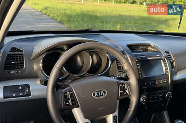 Позашляховик / Кросовер Kia Sorento 2012 в 