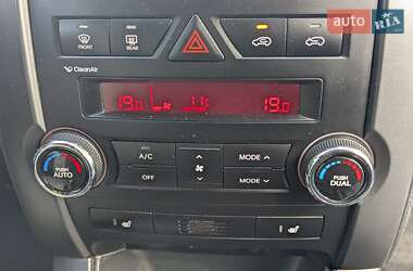 Позашляховик / Кросовер Kia Sorento 2011 в 