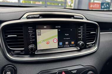 Позашляховик / Кросовер Kia Sorento 2016 в 