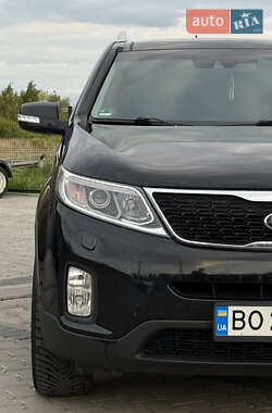 Позашляховик / Кросовер Kia Sorento 2012 в 
