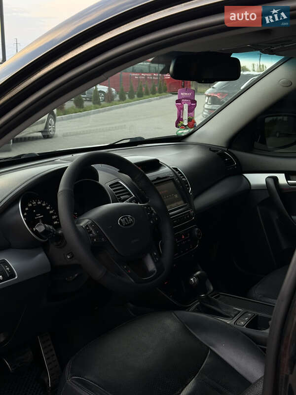 Позашляховик / Кросовер Kia Sorento 2012 в Івано-Франківську