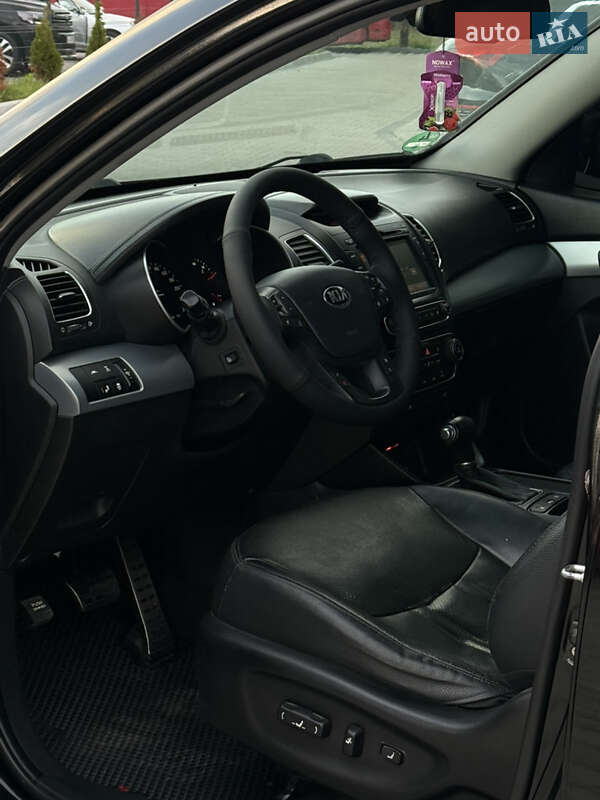 Позашляховик / Кросовер Kia Sorento 2012 в Івано-Франківську
