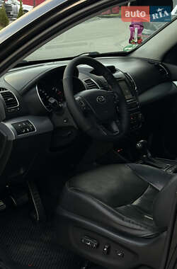 Позашляховик / Кросовер Kia Sorento 2012 в 