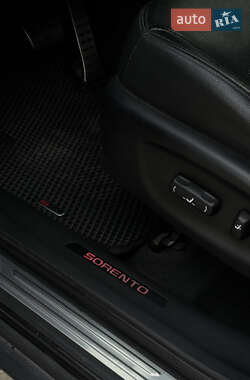 Позашляховик / Кросовер Kia Sorento 2012 в 