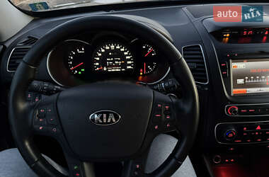 Позашляховик / Кросовер Kia Sorento 2013 в 