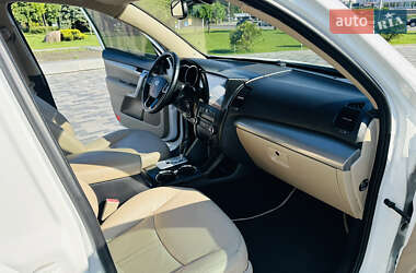 Позашляховик / Кросовер Kia Sorento 2011 в 