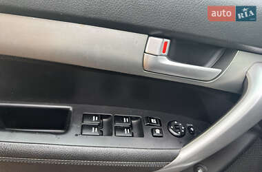 Позашляховик / Кросовер Kia Sorento 2012 в 