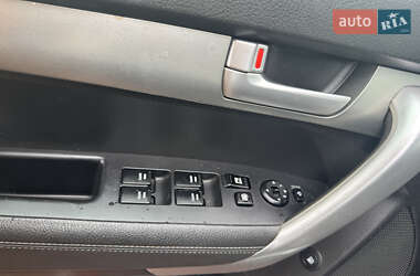 Позашляховик / Кросовер Kia Sorento 2012 в 
