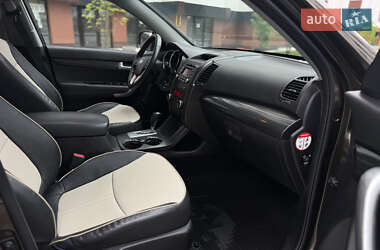 Позашляховик / Кросовер Kia Sorento 2010 в 