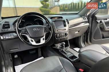 Позашляховик / Кросовер Kia Sorento 2013 в 