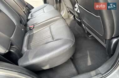 Позашляховик / Кросовер Kia Sorento 2013 в 