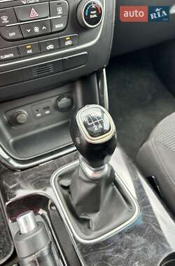 Позашляховик / Кросовер Kia Sorento 2012 в 