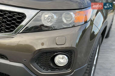 Позашляховик / Кросовер Kia Sorento 2010 в 