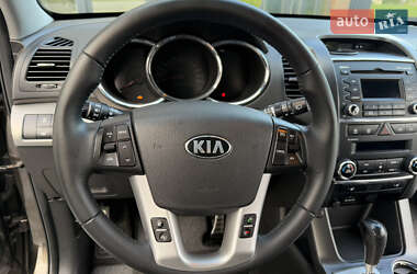 Позашляховик / Кросовер Kia Sorento 2010 в 