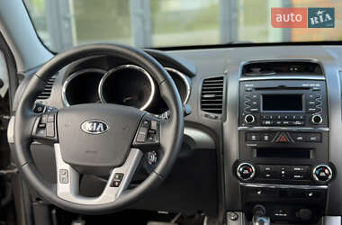 Позашляховик / Кросовер Kia Sorento 2010 в 