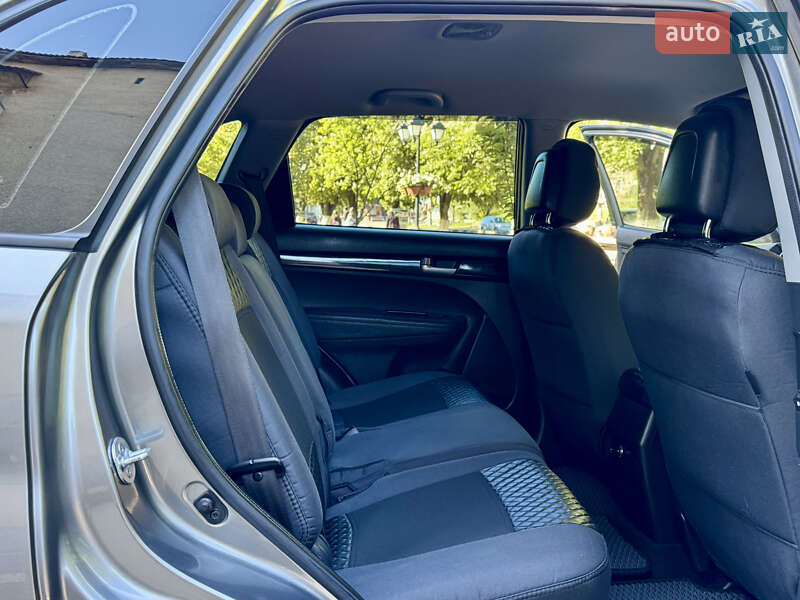Внедорожник / Кроссовер Kia Sorento 2010 в Выгоде