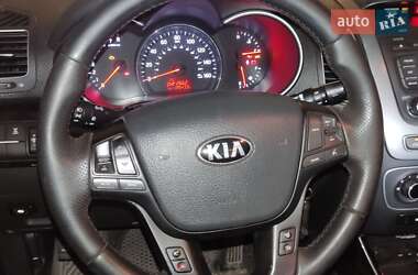 Позашляховик / Кросовер Kia Sorento 2014 в 