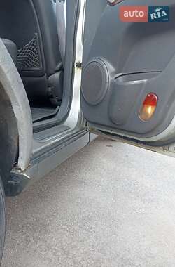 Внедорожник / Кроссовер Kia Sorento 2003 в 