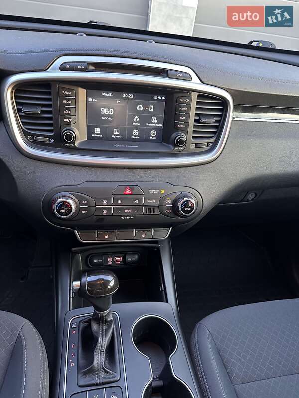 Позашляховик / Кросовер Kia Sorento 2017 в Києві