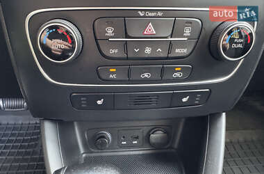 Позашляховик / Кросовер Kia Sorento 2013 в 