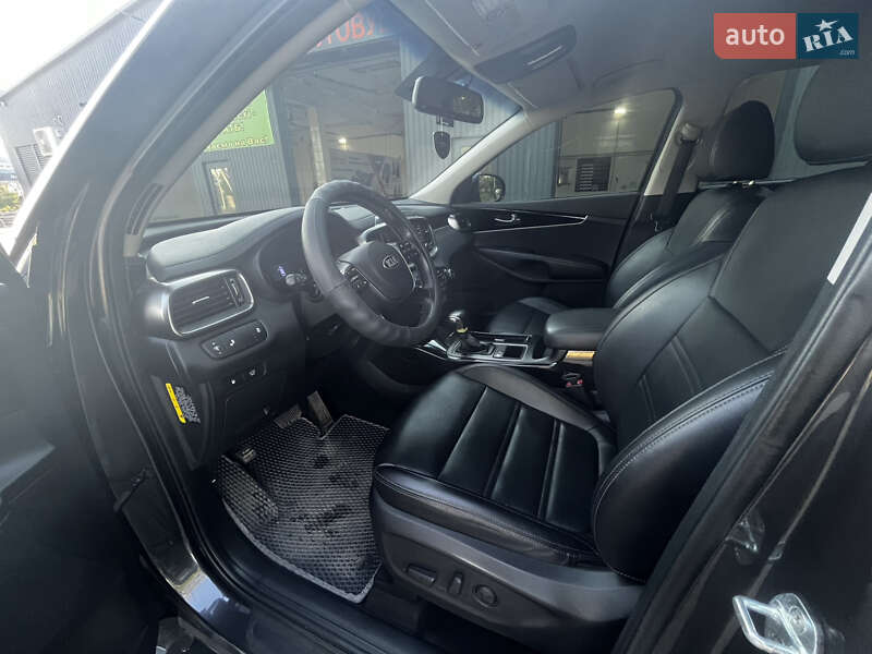 Позашляховик / Кросовер Kia Sorento 2017 в Первомайську