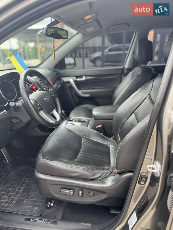 Позашляховик / Кросовер Kia Sorento 2012 в Скалаті