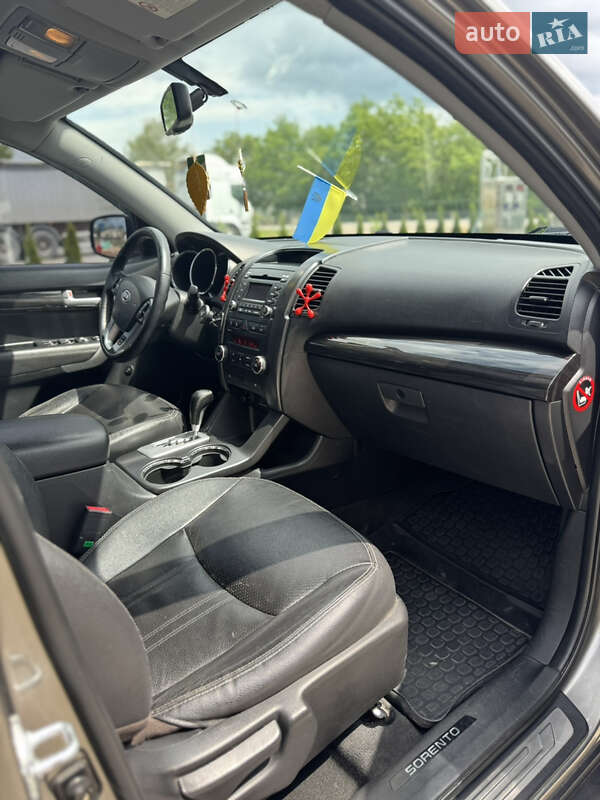 Позашляховик / Кросовер Kia Sorento 2012 в Скалаті