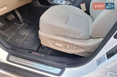 Внедорожник / Кроссовер Kia Sorento 2011 в 