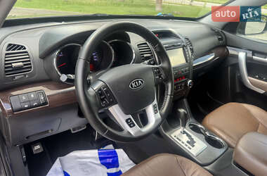 Позашляховик / Кросовер Kia Sorento 2012 в 