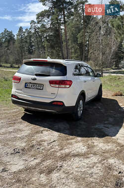 Позашляховик / Кросовер Kia Sorento 2015 в 