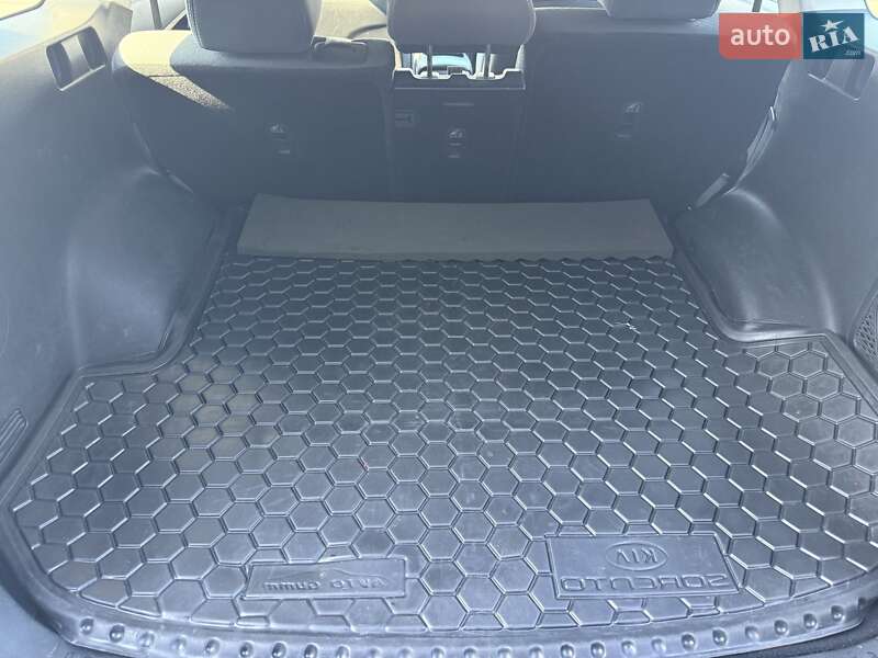 Внедорожник / Кроссовер Kia Sorento 2016 в Киеве