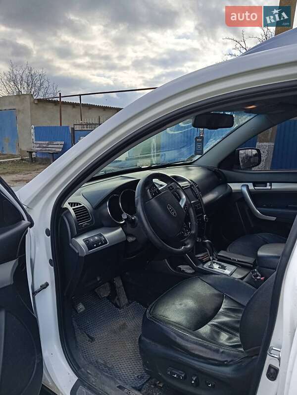 Внедорожник / Кроссовер Kia Sorento 2011 в Великой Михайловке