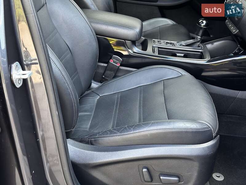 Позашляховик / Кросовер Kia Sorento 2015 в Стрию