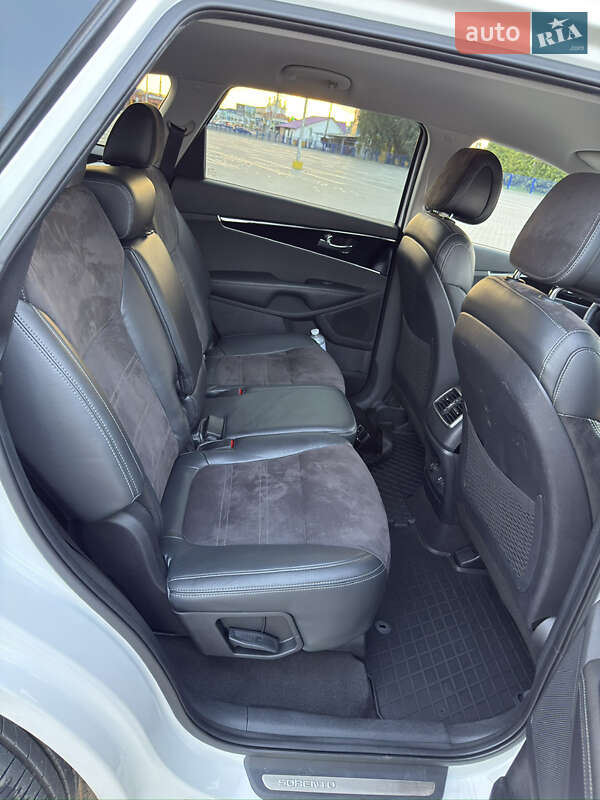 Позашляховик / Кросовер Kia Sorento 2015 в Луцьку