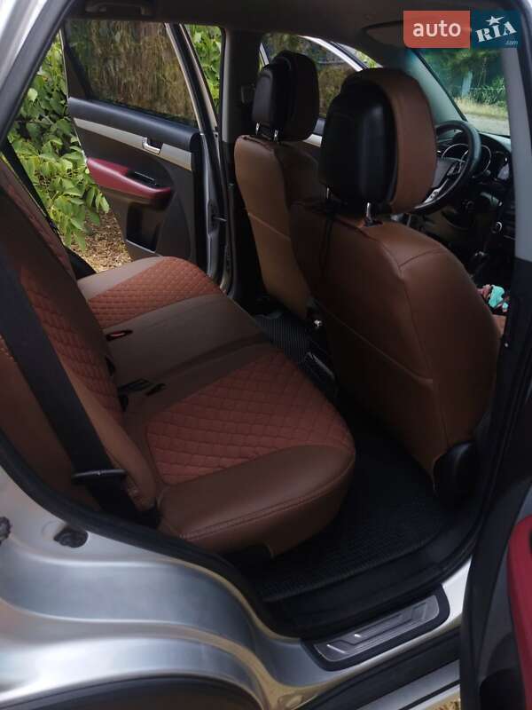 Внедорожник / Кроссовер Kia Sorento 2012 в Новом Буге