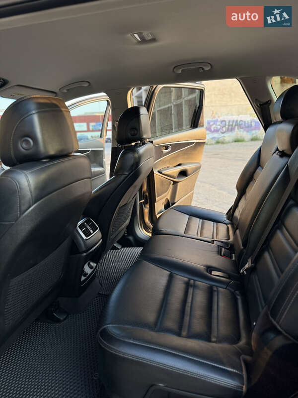 Внедорожник / Кроссовер Kia Sorento 2017 в Тернополе