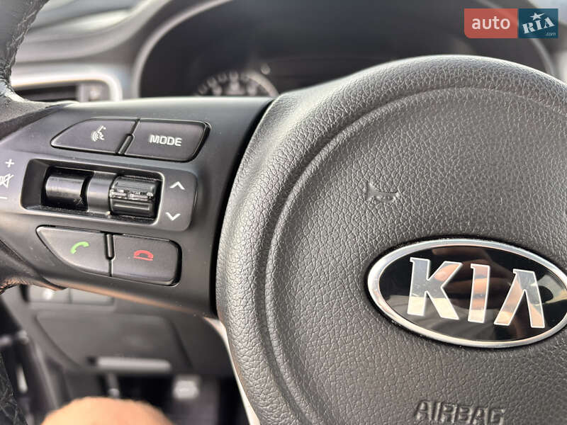 Позашляховик / Кросовер Kia Sorento 2016 в Києві