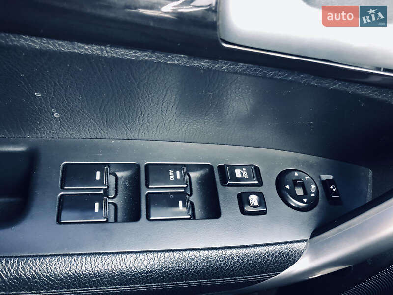Позашляховик / Кросовер Kia Sorento 2011 в Києві