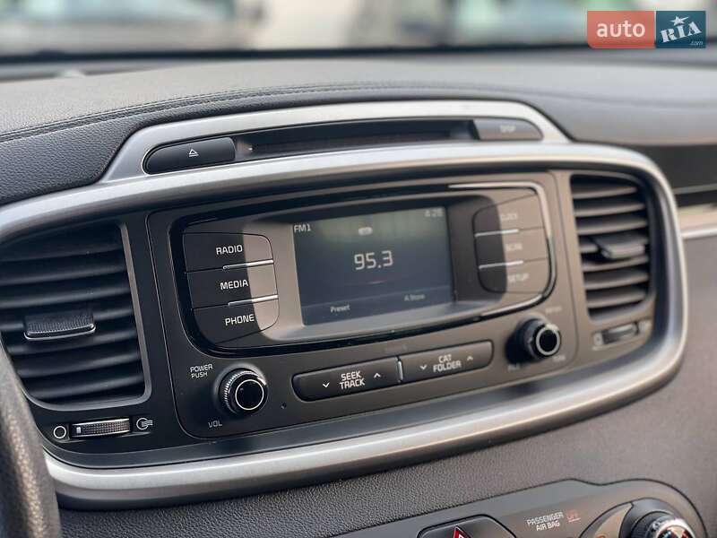 Позашляховик / Кросовер Kia Sorento 2016 в Одесі