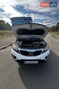 Позашляховик / Кросовер Kia Sorento 2010 в 