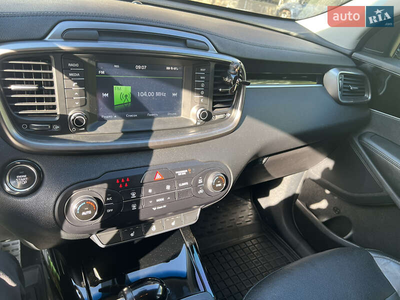 Позашляховик / Кросовер Kia Sorento 2016 в Кременчуці
