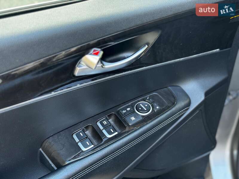 Позашляховик / Кросовер Kia Sorento 2016 в Києві