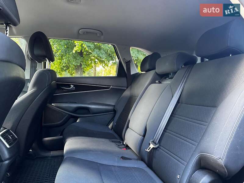 Позашляховик / Кросовер Kia Sorento 2016 в Києві