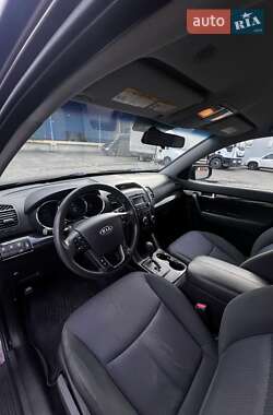 Позашляховик / Кросовер Kia Sorento 2012 в 