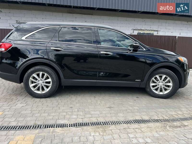 Позашляховик / Кросовер Kia Sorento 2016 в Роздільній